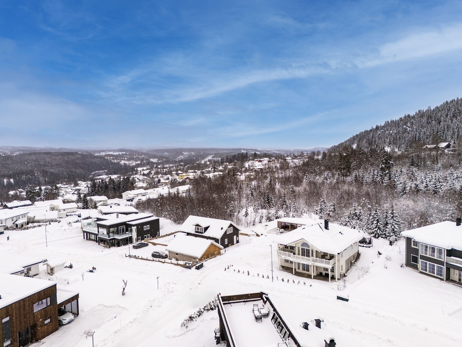 I nærheten finner du også kjente severdigheter som Blåfarveværket, Krøderbanen og Vikersund Hoppsenter - hjem til verdens største skiflygingsbakke. Galleribilde