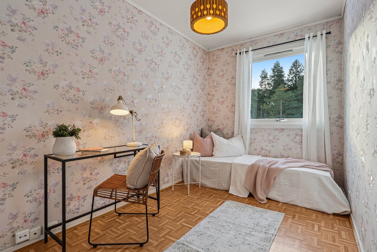 Soverom 2 er også av god størrelse og passer fint som et barnerom, gjesterom, kontor eller etter eget ønske og behov. Galleribilde