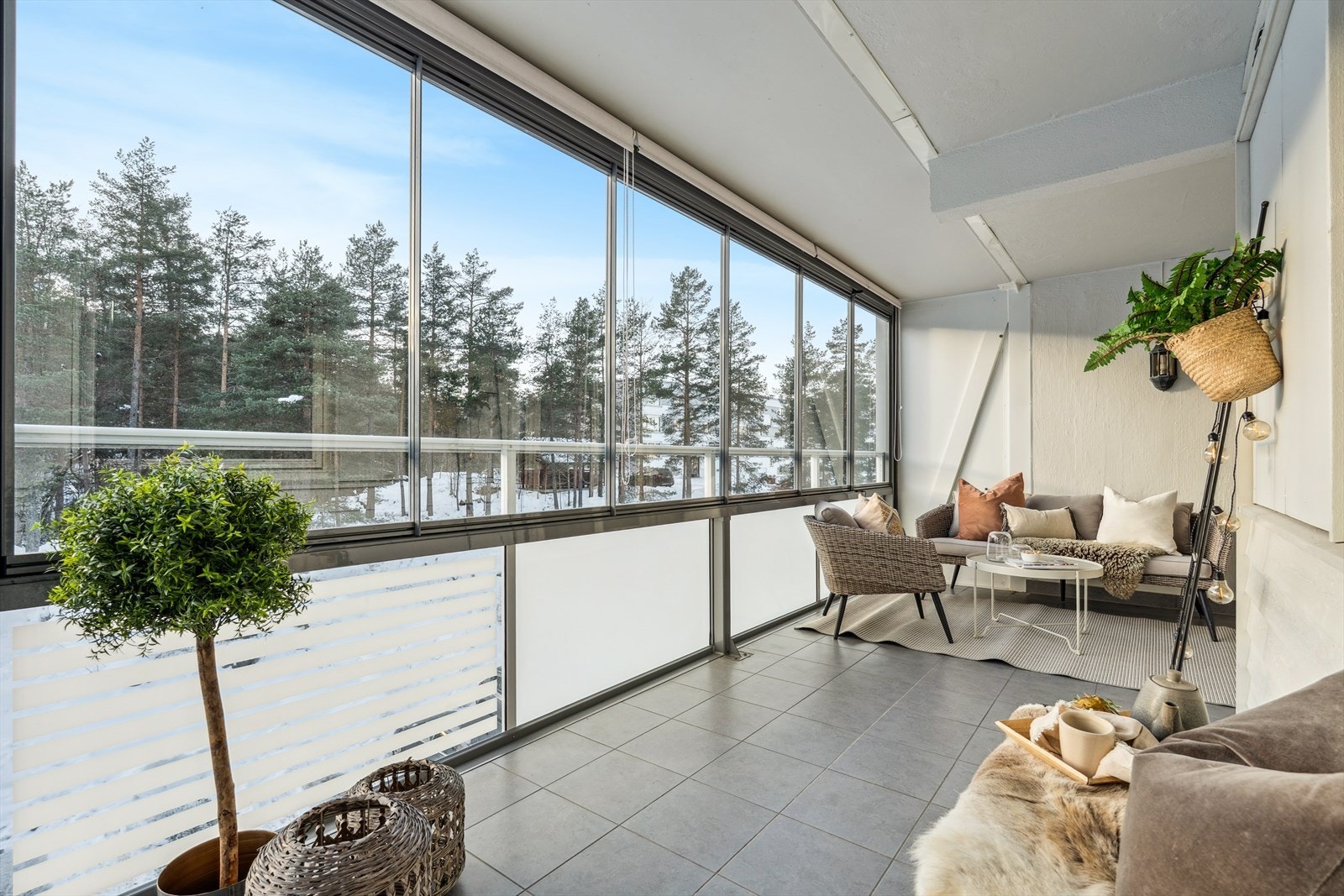 Leiligheten har en innglasset balkong på ca. 14 m² med gode solforhold. Galleribilde