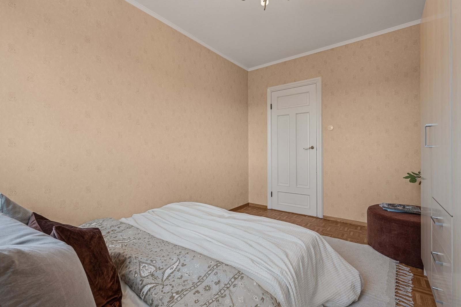 Hovedsoverommet er av god størrelse med plass til dobbeltseng. Galleribilde