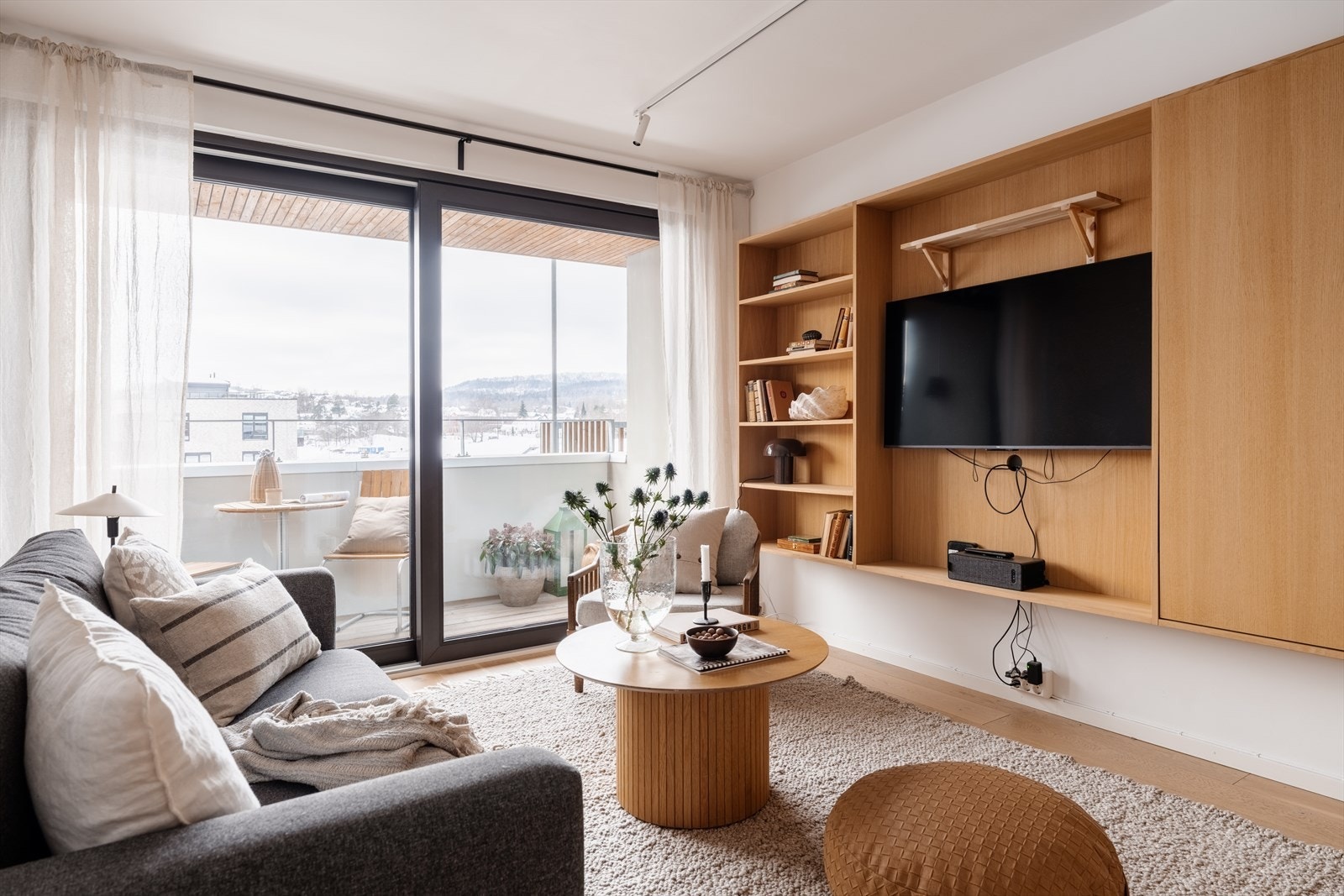 Leiligheten har gjennomgående god standard på innredninger, overflater og utstyr. Galleribilde