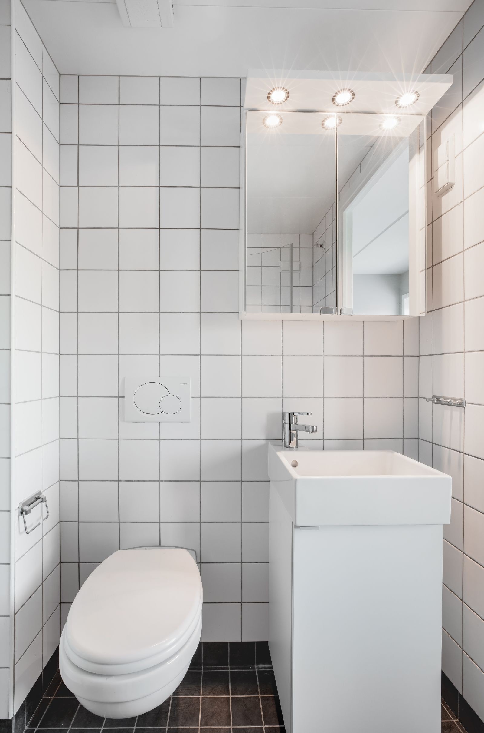 Pent flislagt bad. Galleribilde