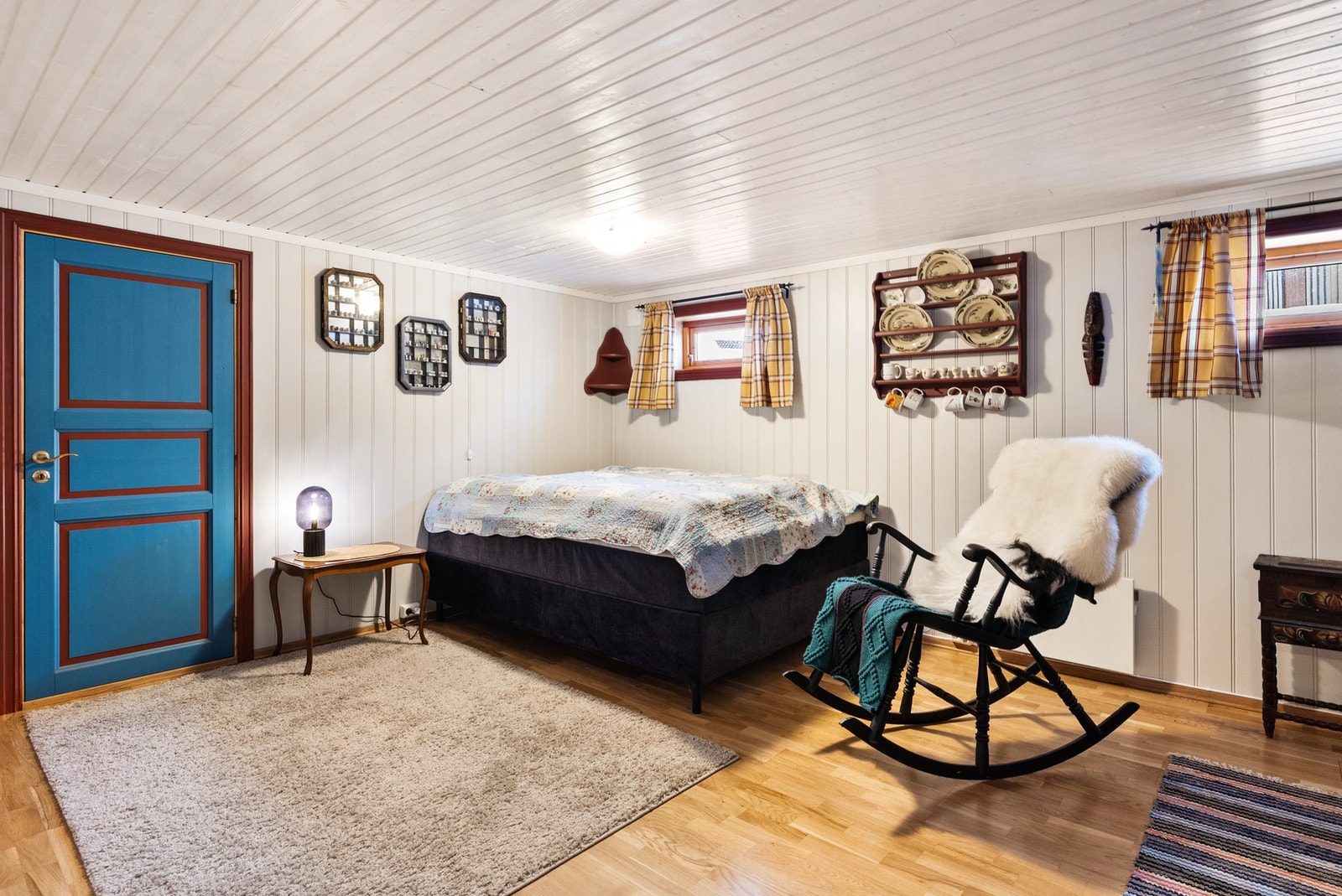 Koselig kjellerstue (Vinduer tilfredsstiller ikke dagens krav til rømning) Galleribilde