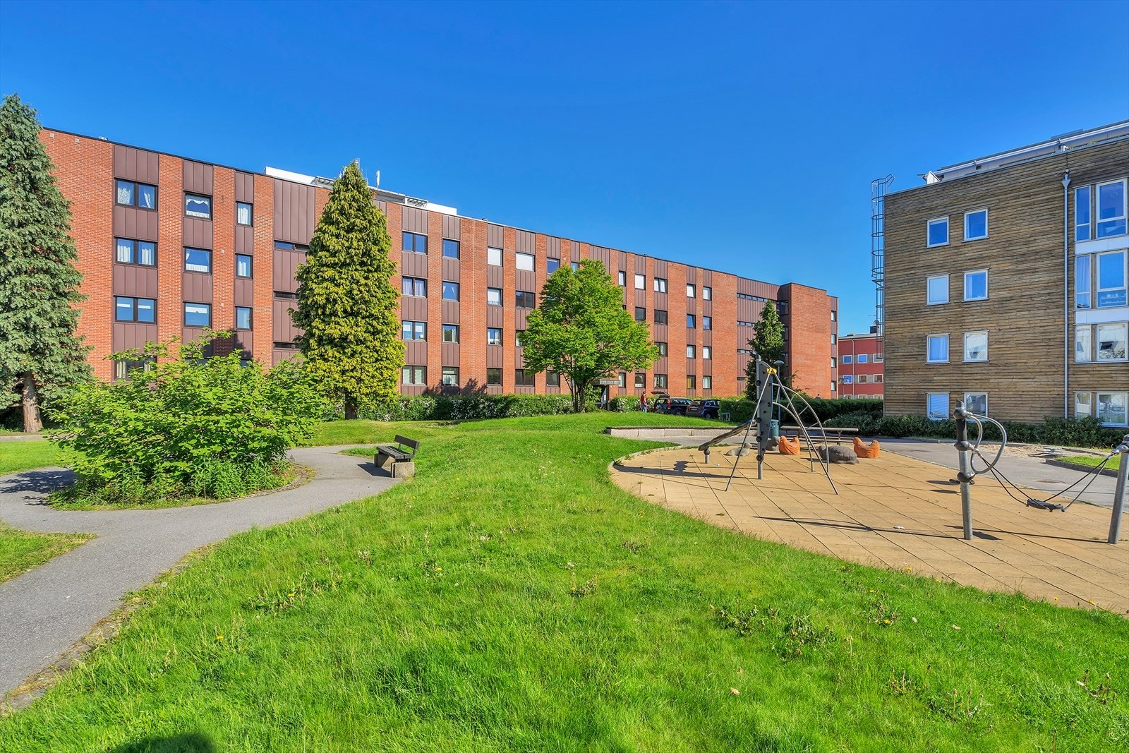 Frodige fellesarealer i bakgården. Galleribilde