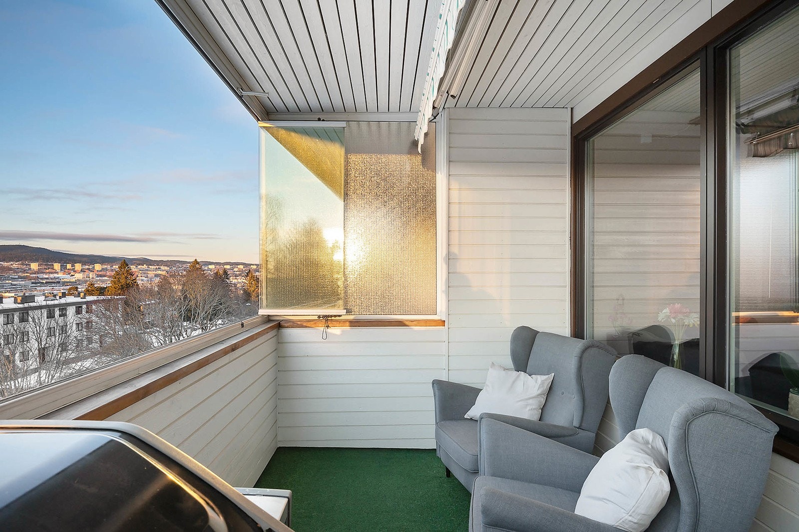 Balkongens innglassing gir mulighet til bruk året rundt! Galleribilde