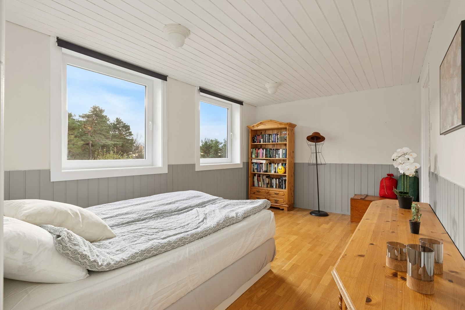 Det er mulighet for å dele soverommet i to og få totalt 3 soverom i leiligheten (se alt. planlegning). Galleribilde