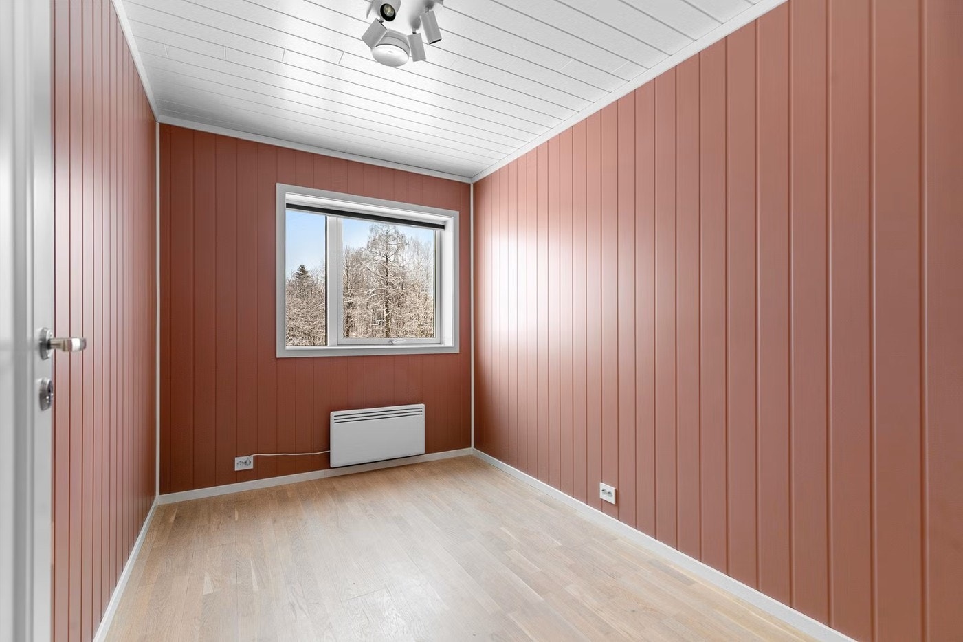 Soverom 2 er i moderne fargevalg og har plass til ønsket møblement. Galleribilde