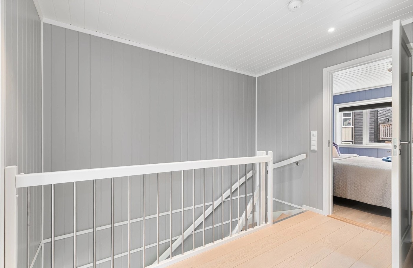 God og fin trappegang med solide trapper og rekkverk. Galleribilde