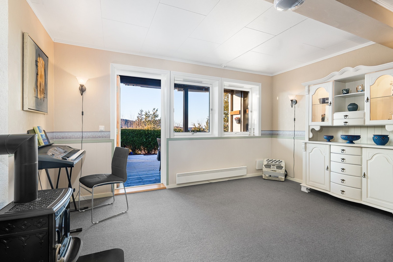 Fra kjellerstuen er det også utgang ut. Galleribilde