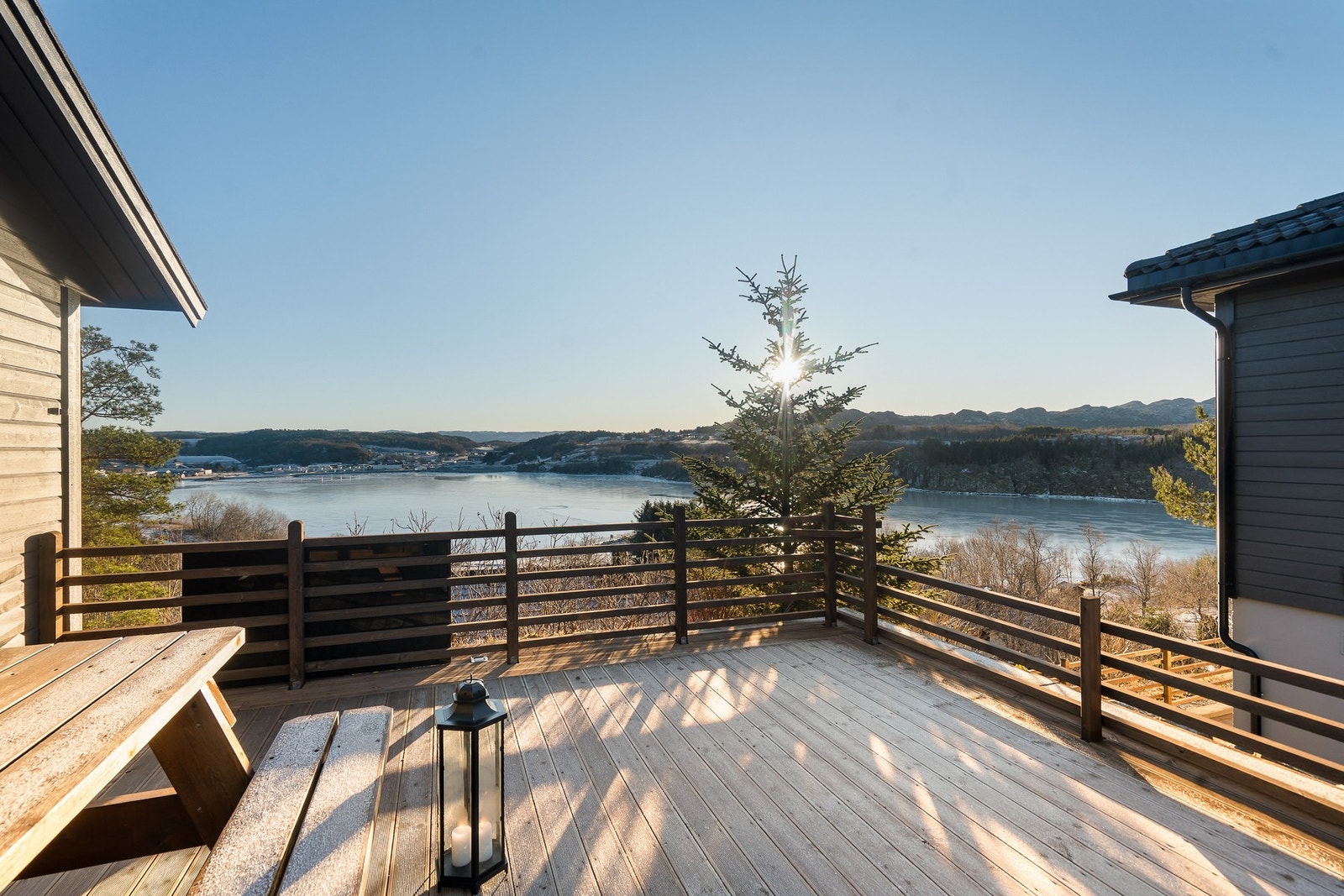 Så er det bygd terrasse på enden av garasjen. Galleribilde