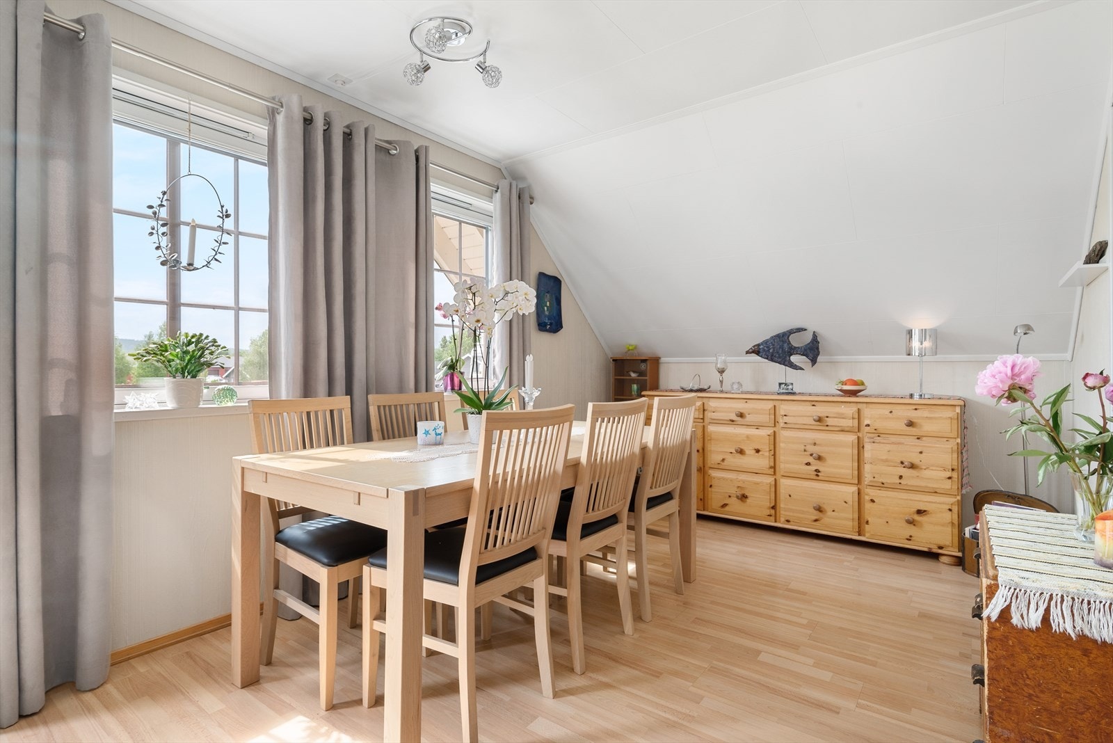 Spisestue. Galleribilde