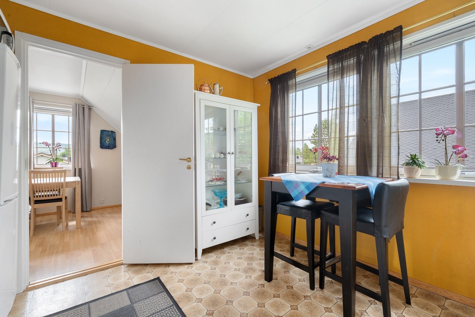 På kjøkkenet er det også plass til et kjøkkenbord dersom det er ønskelig. Galleribilde