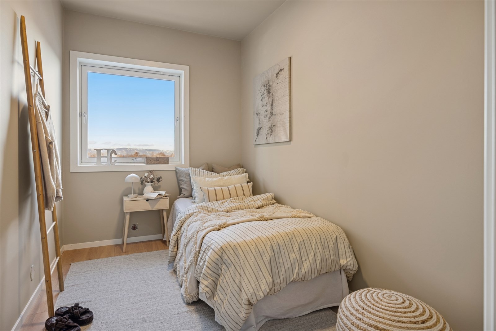 Soverom 2 og 3 er på hhv. 6,5m² og 6,6m². Galleribilde