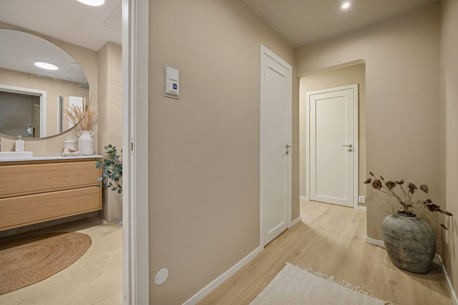 Entreen er på 4,4m² og har god plass til garderobeløsning. Galleribilde