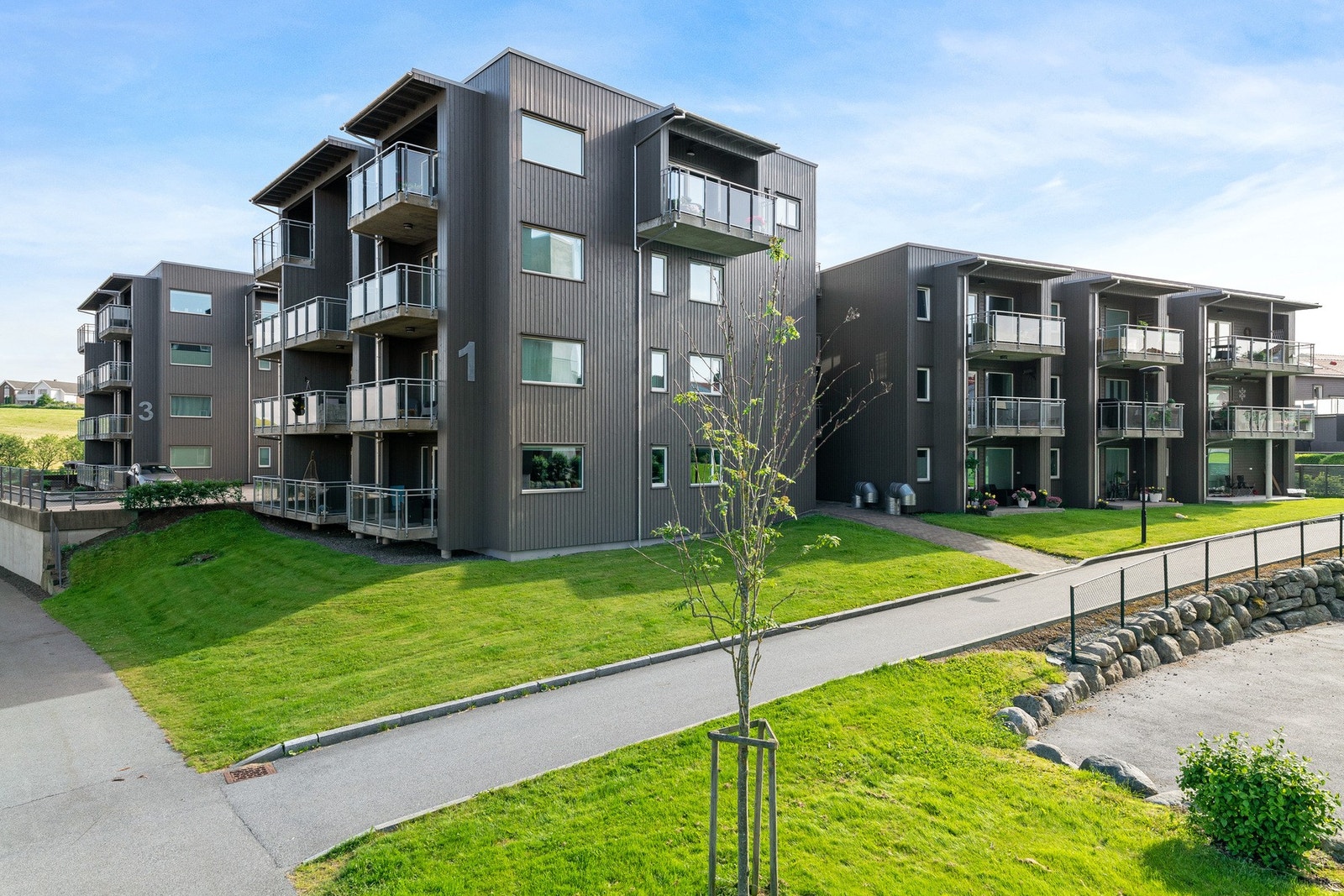 er har man nærhet til barnehager, skoler, friluftsområder og offentlig kommunikasjon. I Bryne sentrum finner du togstasjon og et variert servicetilbud. Galleribilde