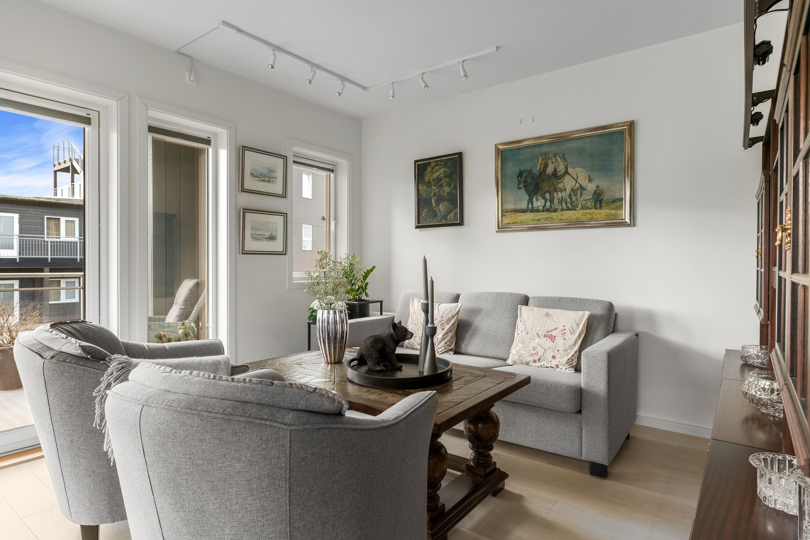 Rommet inviterer til hyggelige stunder sammen med venner og familie. Galleribilde