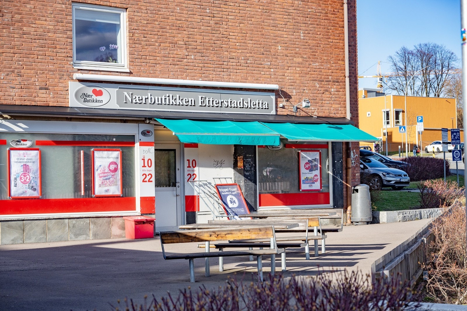 Hverdagslogistikken er enkel med dagligvarebutikker som Nærbutikken rett i nærheten. Galleribilde