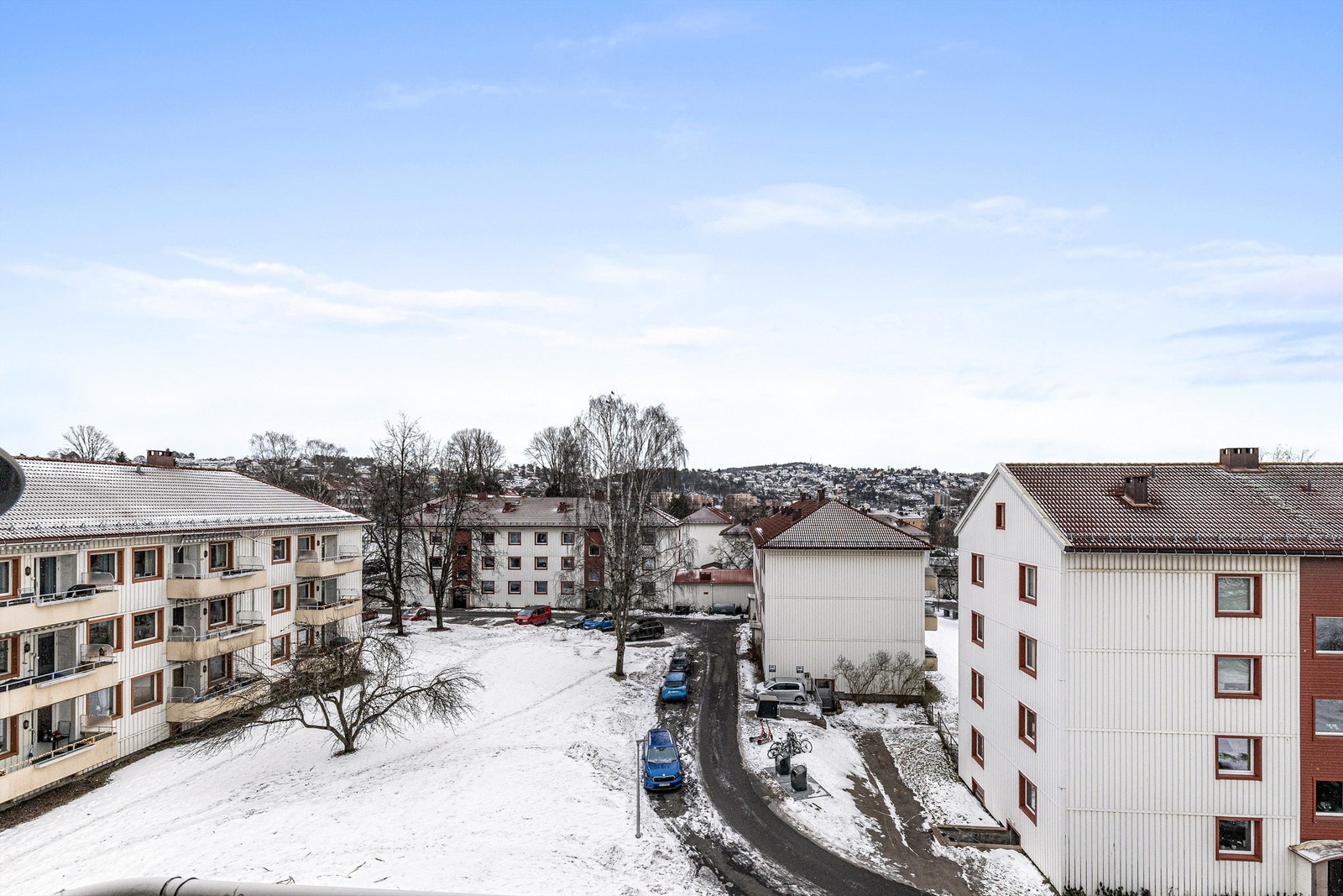 Boligen er i et veletablert og rolig område, skjermet fra byens støy, men samtidig med en av byens mest sentrale beliggenheter. Galleribilde