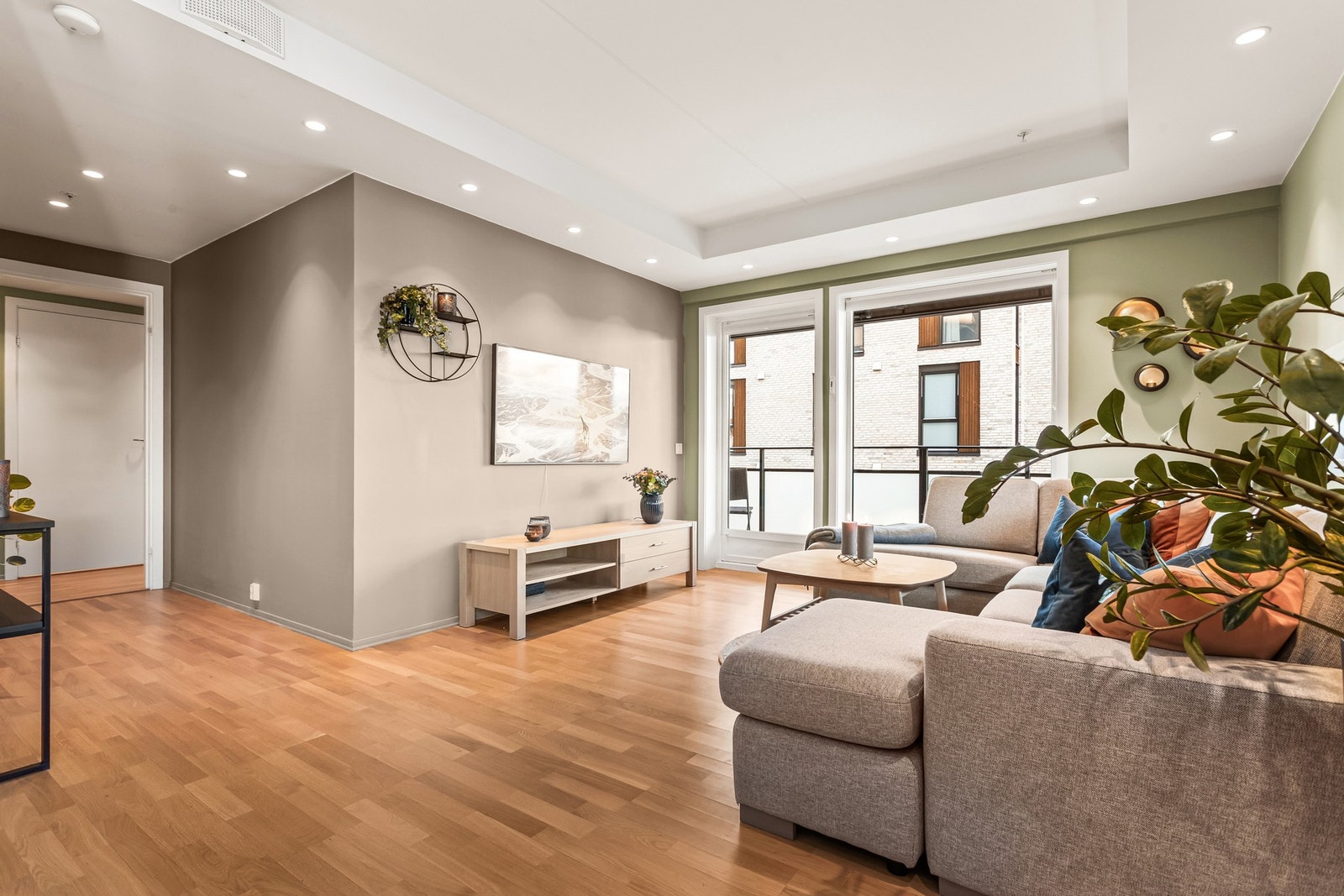 Varmtvann og fyring a-konto er inkludert i felleskostnadene. Galleribilde