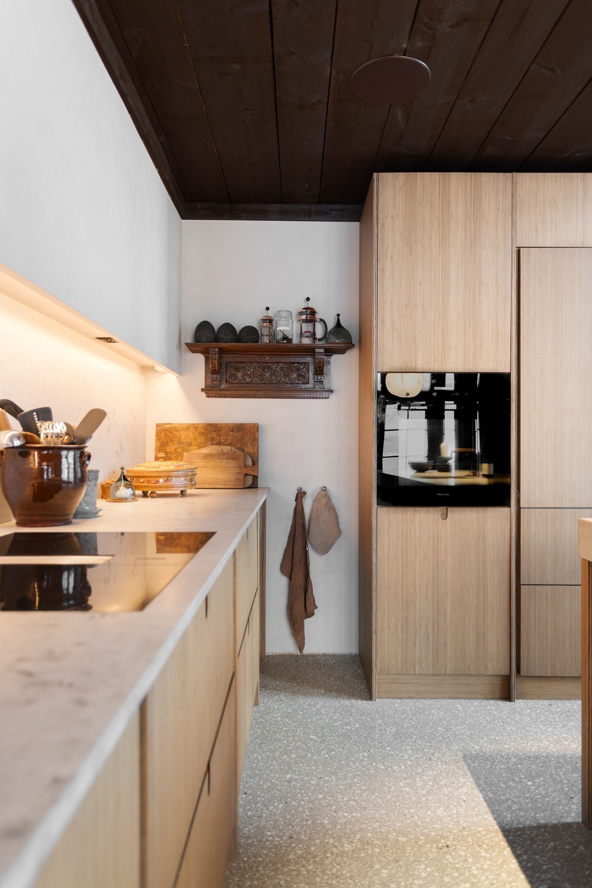 Høy standard med blant annet innredninger fra Ask & Eng. Hvitevarer fra kvalitetsmerker som Miele, Bora og Dietrich Galleribilde