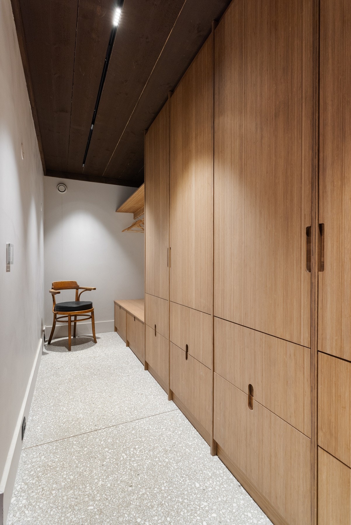 Godt med oppbevaringsplass i garderoberom Galleribilde