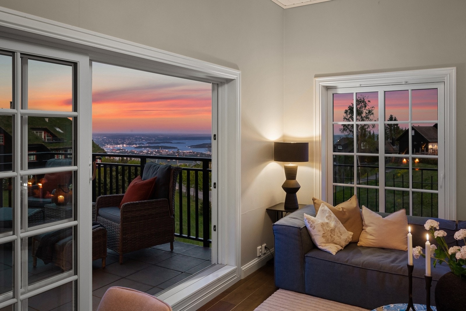 Her får du en gjennomgående høy standard med eksklusive materialvalg og skreddersydde løsninger av møbelsnekker. Galleribilde