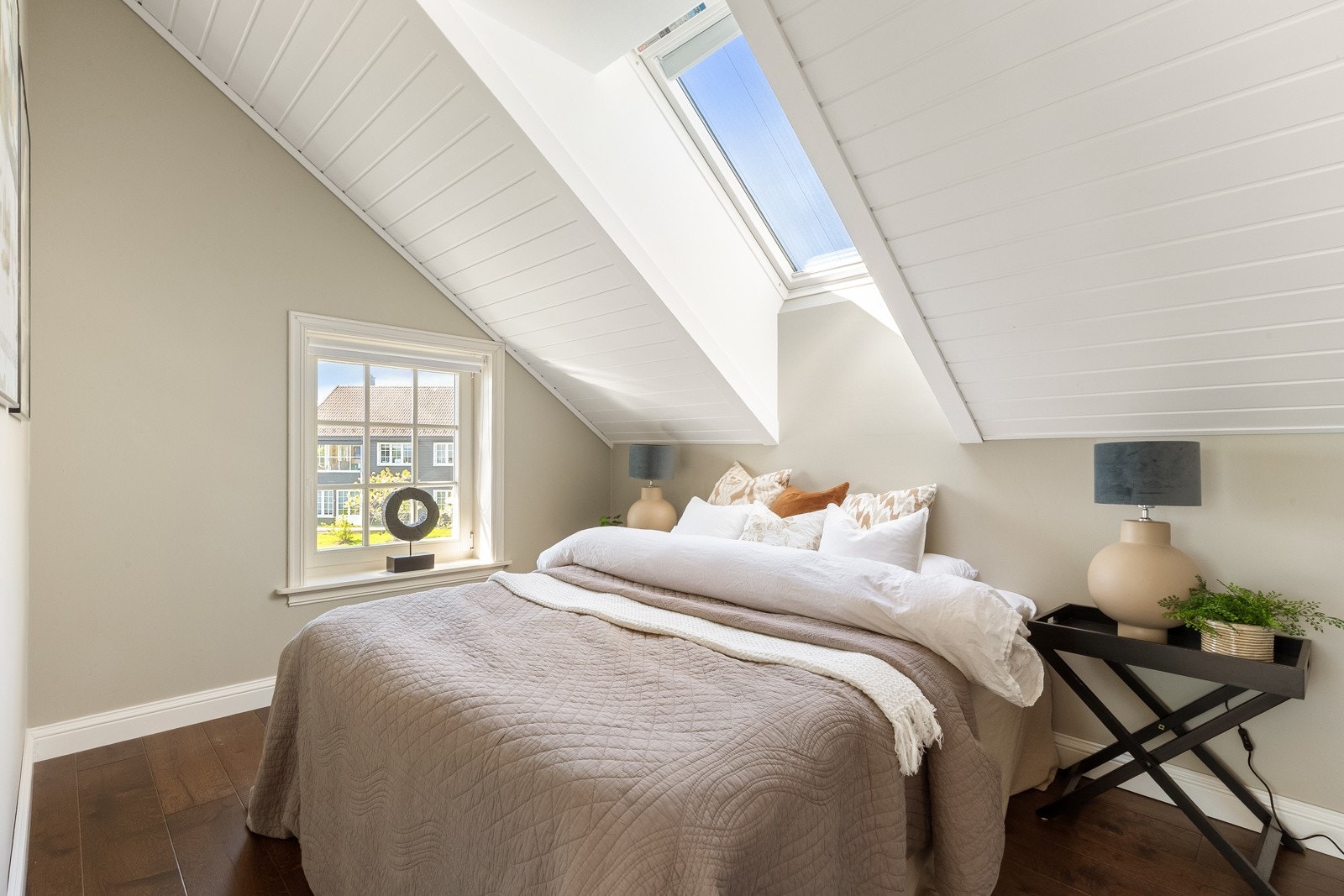 Soverom 2: I likhet med hovedsoverommet er også dette soverommet av god størrelse. Galleribilde