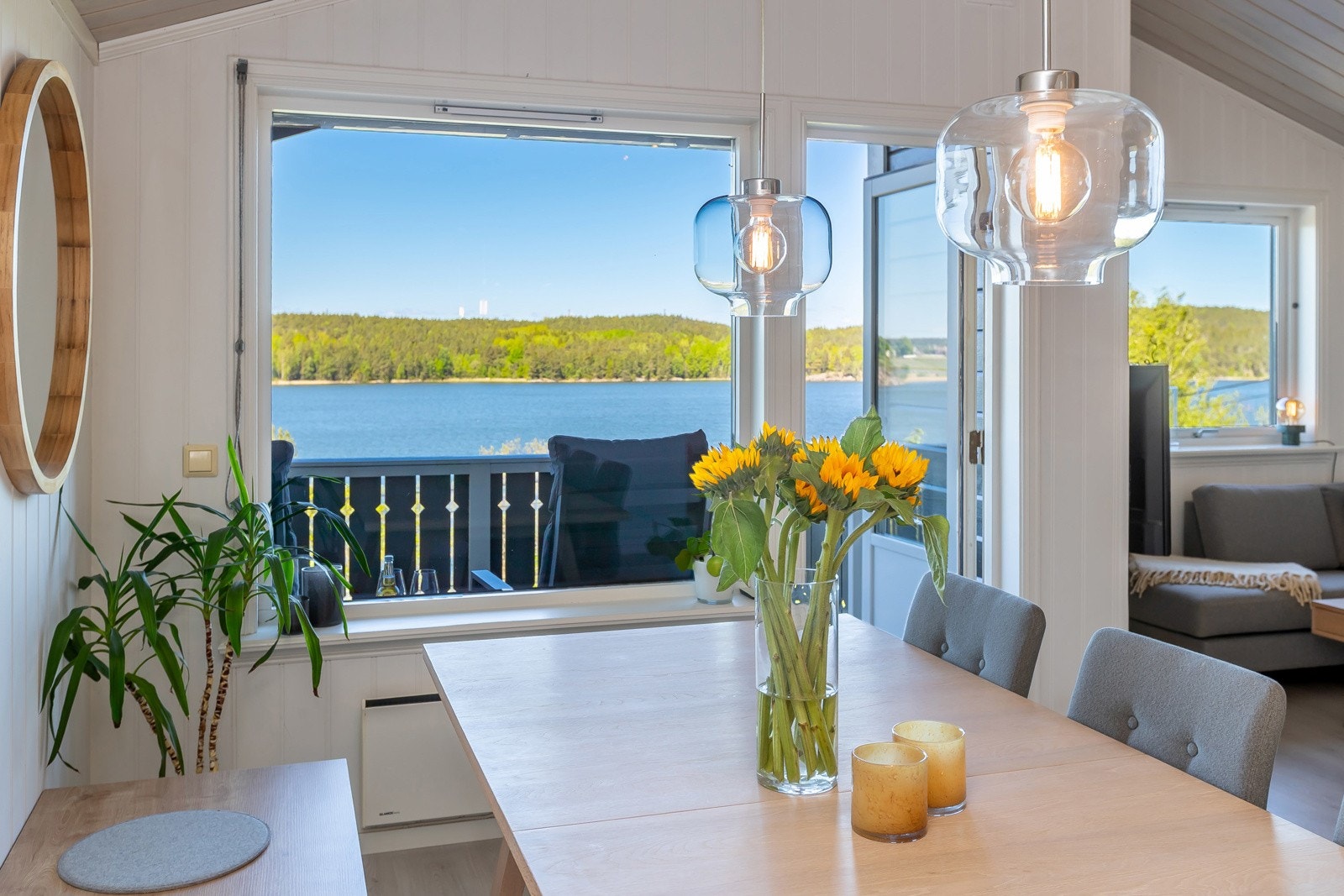 Første rekke mot Tunevannet Galleribilde