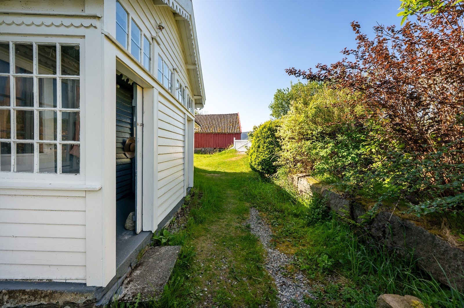 Her kan man enkelt flytte seg etter solen - Eller finne en sval plass i skyggen, invitere gjester, familie og venner - Nyte livet utendørs. Galleribilde