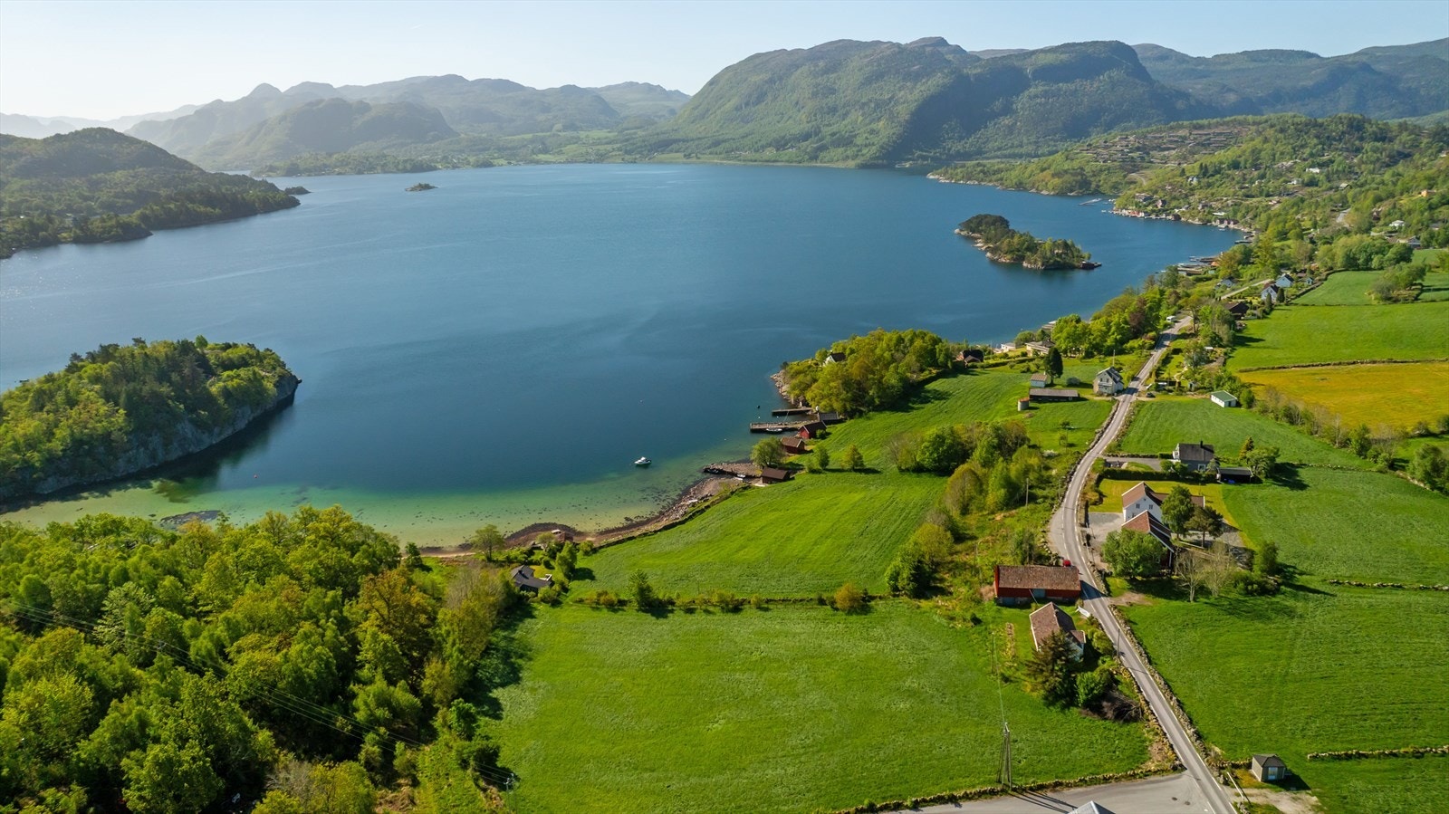 Naustene tilbyr også menyer som grillmenyer, tapas, koldtbord og gode supper. Her kan man virkelig kose seg med et bedre måltid. Galleribilde