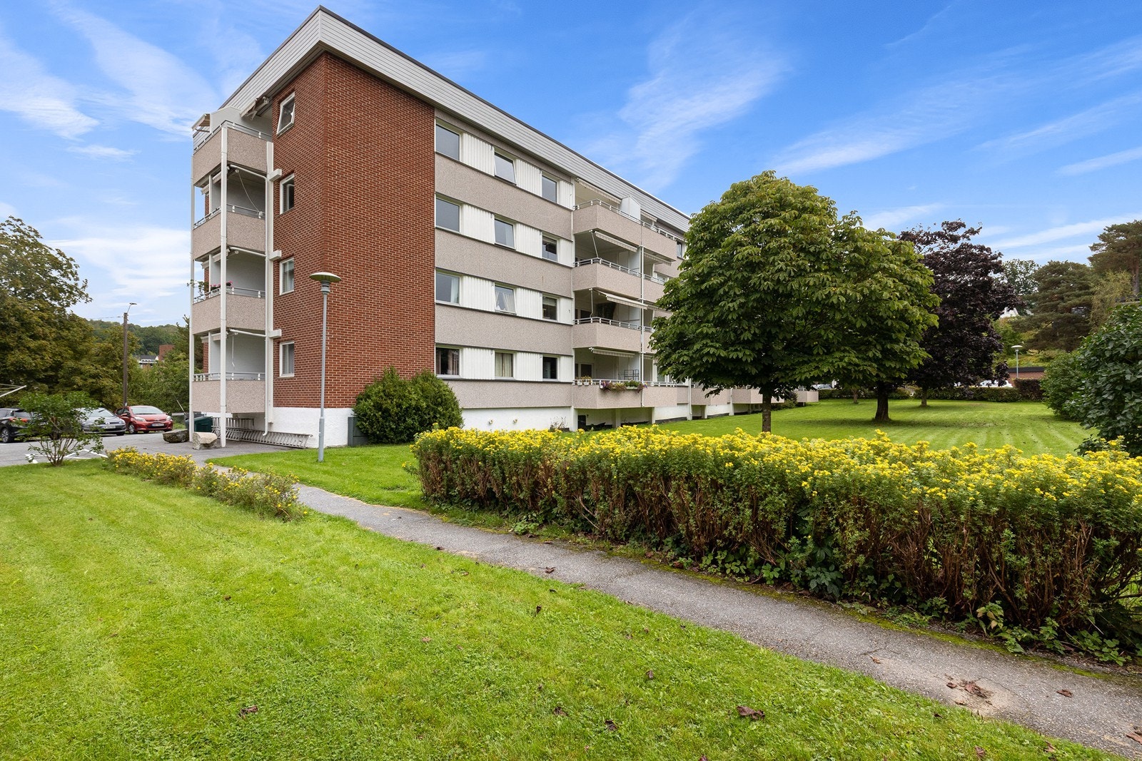 Velholdt borettslag med flotte uterom Galleribilde