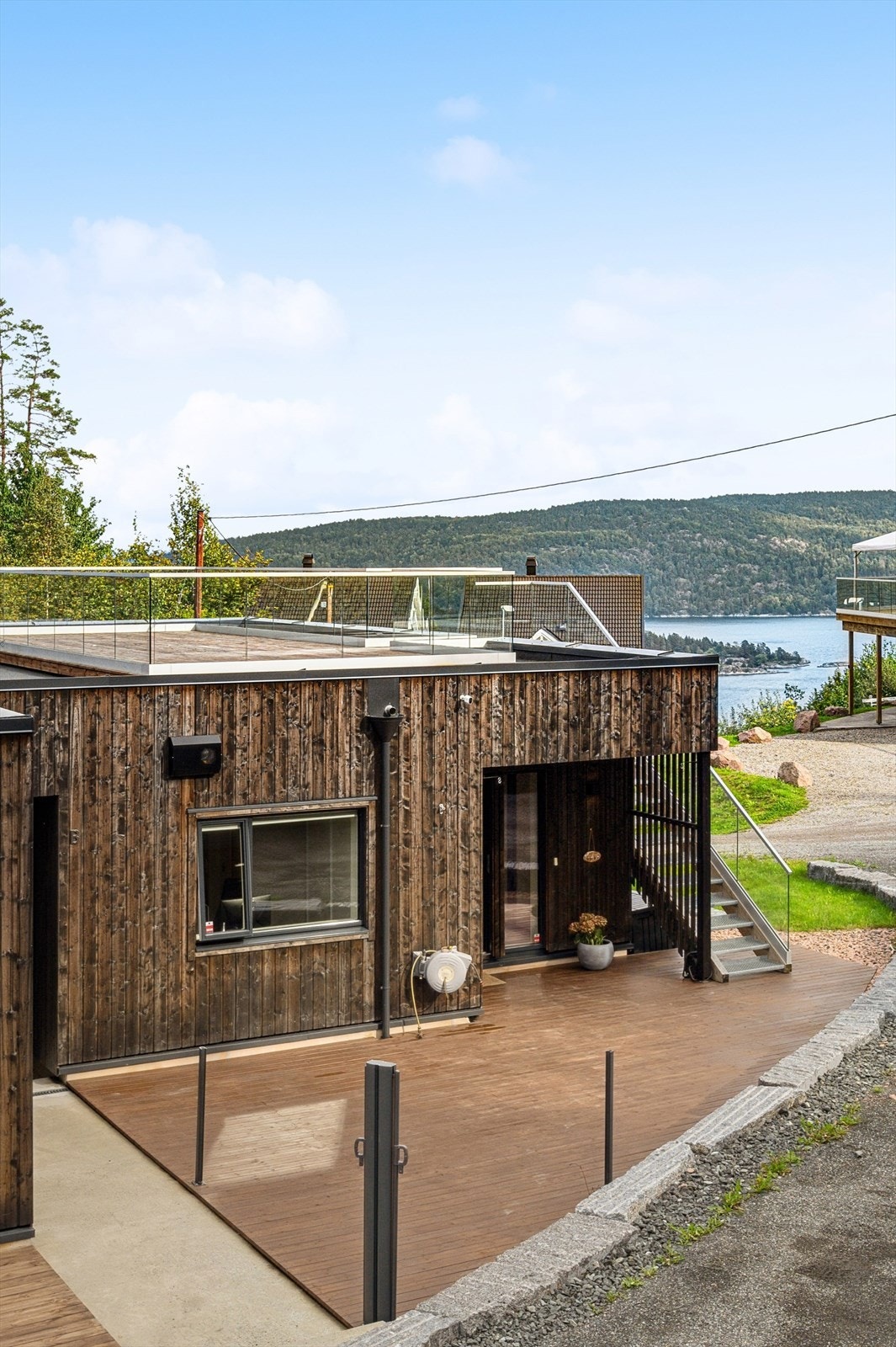 Leiligheten byr på flere solrike uteplasser. Galleribilde