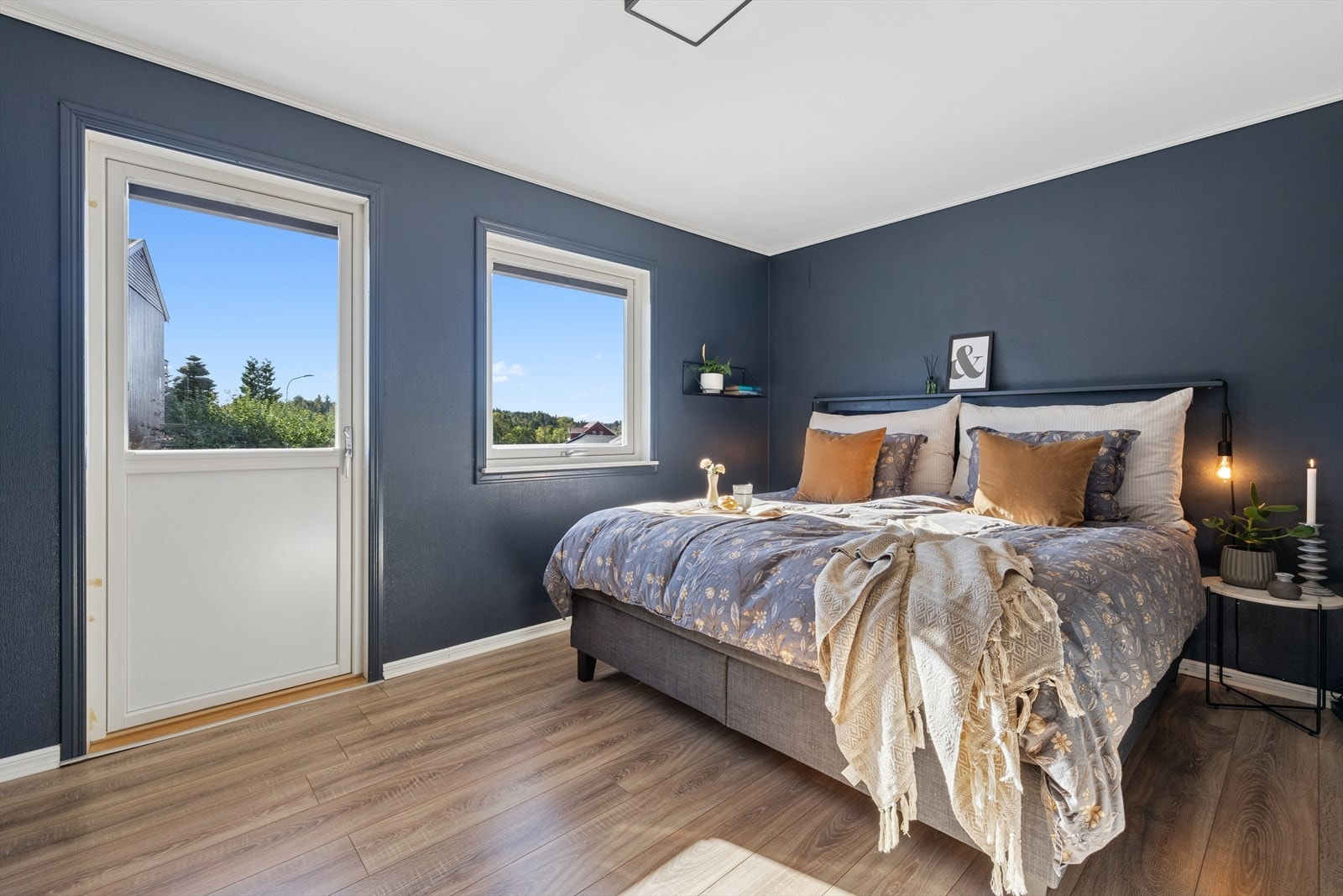 Videre byr boligen på fire gode soverom, alle plassert praktisk til i 2. etasjen. Galleribilde