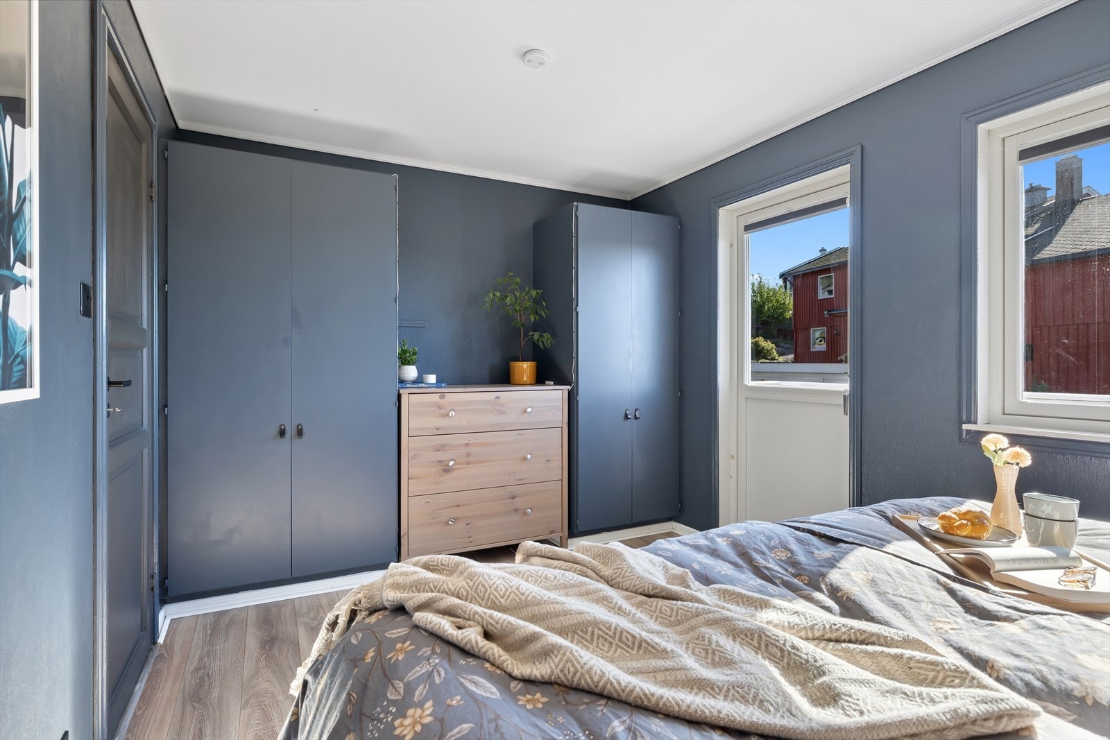 Hovedsoverommet har utgang til balkong med gode solforhold. Galleribilde