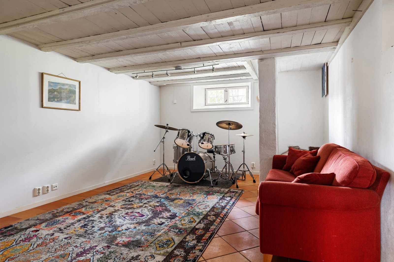 I kjelleren finnes to innredede rom som i dag benyttes som soverom. Galleribilde