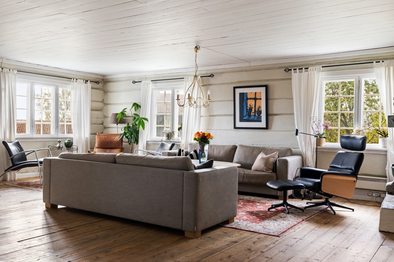 Det store oppholdsrommet gir gode møbleringsmuligheter. Galleribilde