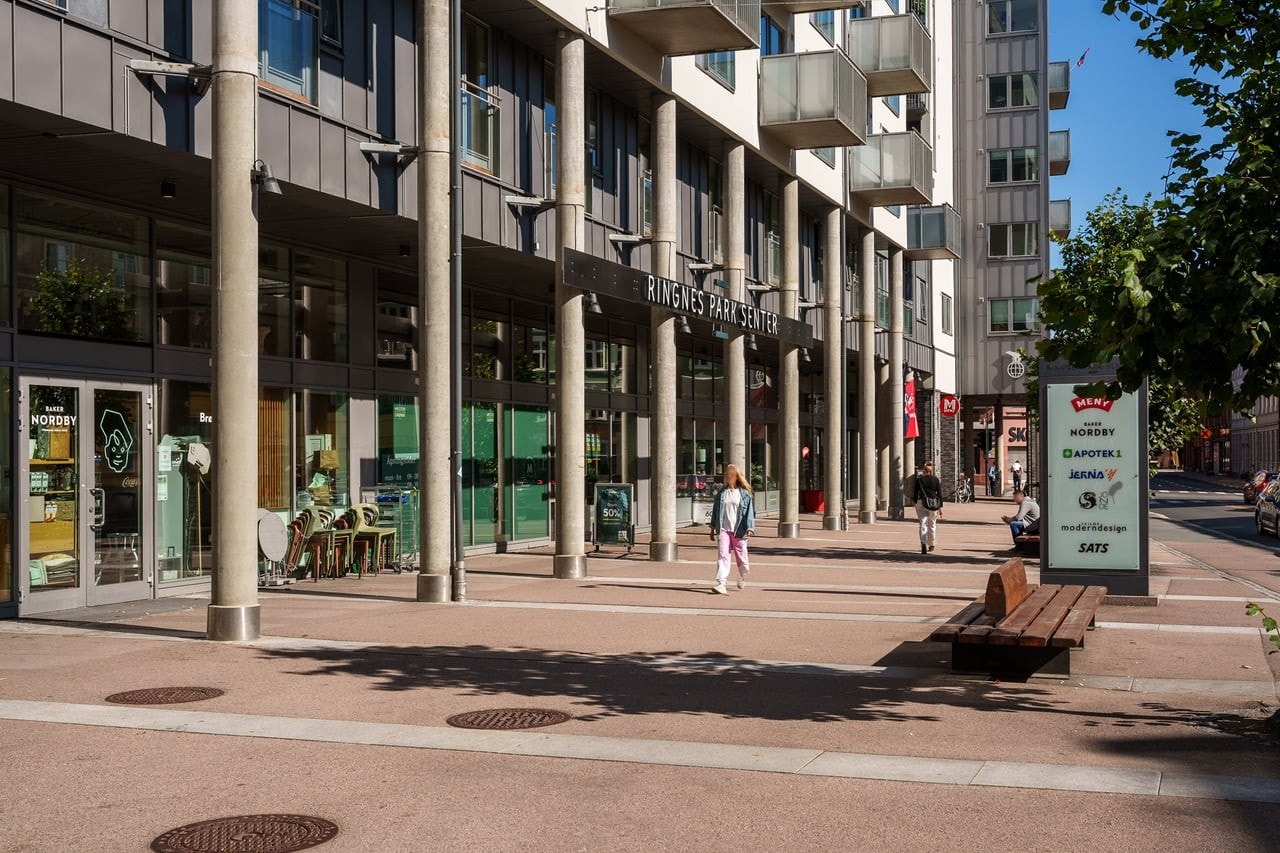 I Sannergata, 5 minutter gange fra leiligheten, ligger Ringes Park som byr på et bredt spekter av butikker samt treningssentret SATS. Galleribilde