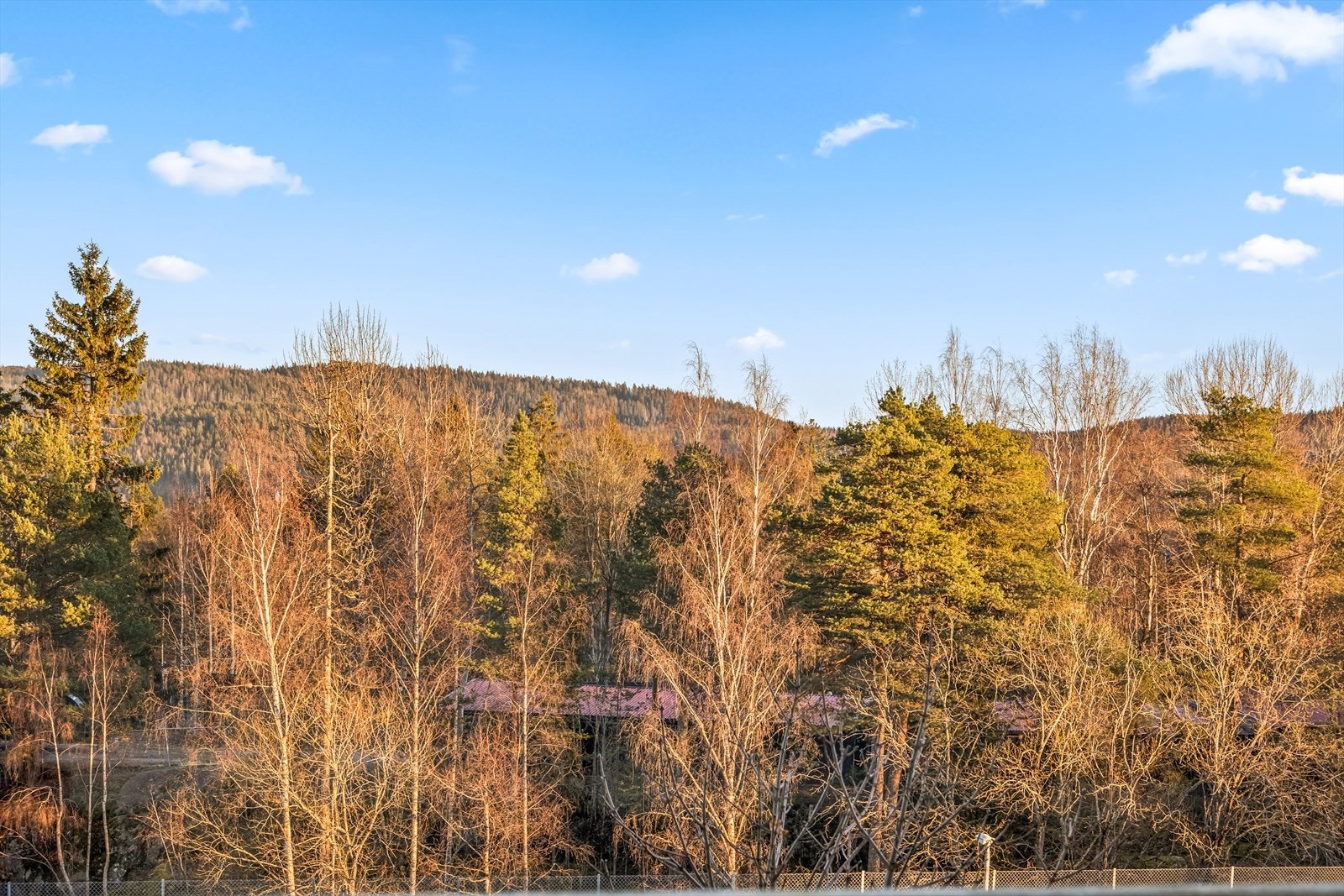 Marka utgjør store deler av kommunen, og med kort vei til både by og mark er dette en kvalitet som gjør Lørenskog unik. Galleribilde