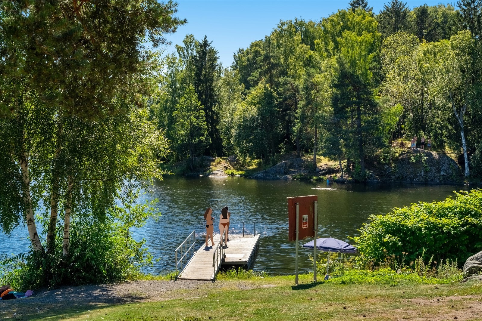 Langvannet har en fin langgrunn badeplass sommerstid. Galleribilde