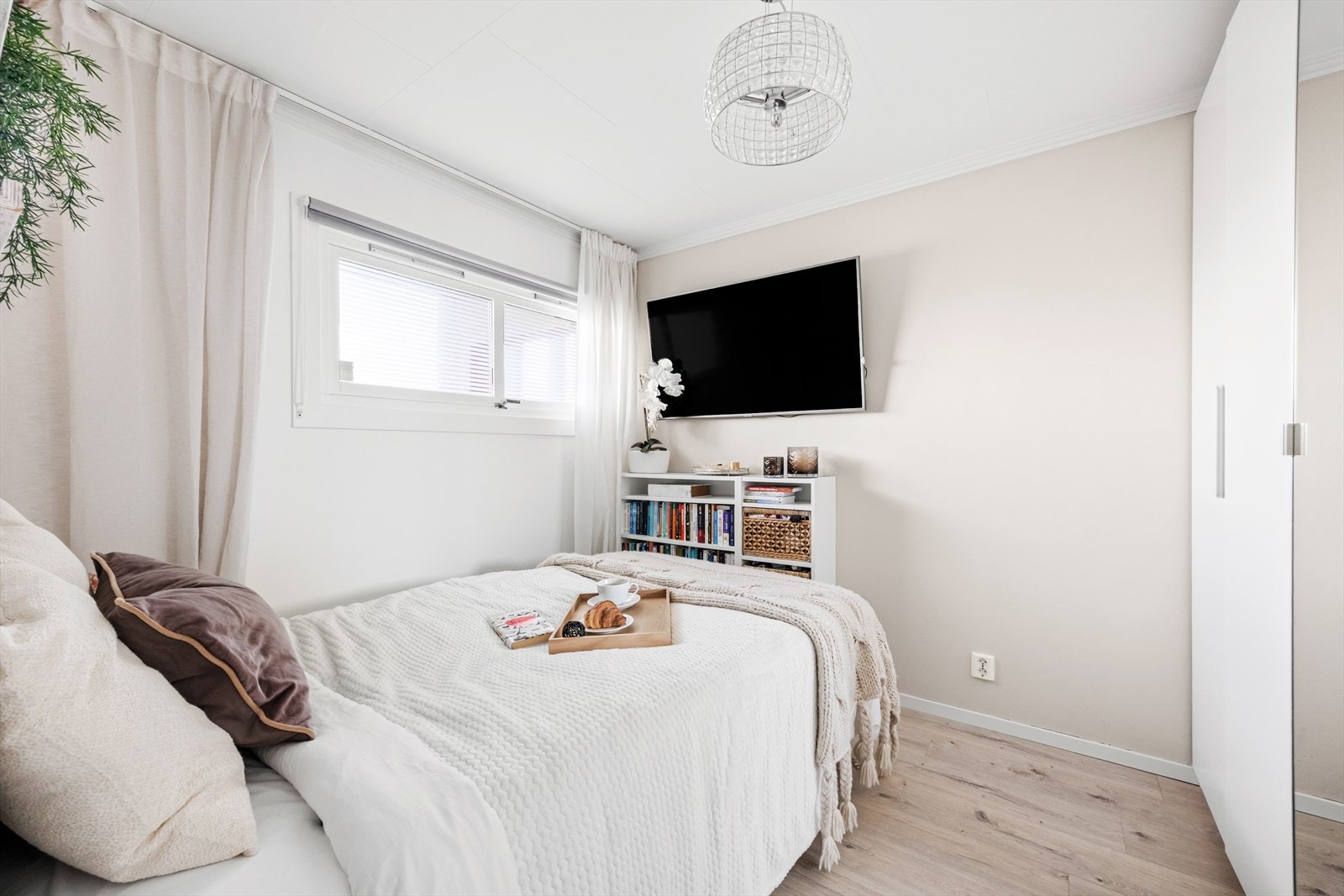 Videre byr leiligheten på to gode soverom. Galleribilde