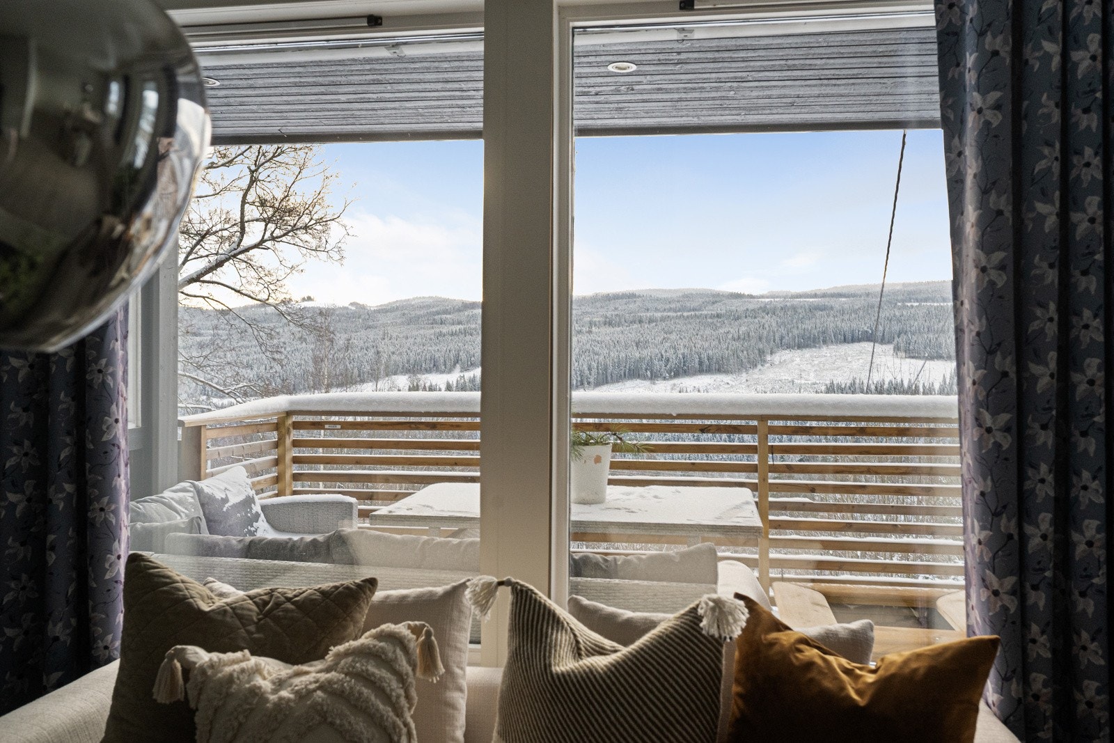 Store stuevinduer - fin utsikt! Galleribilde