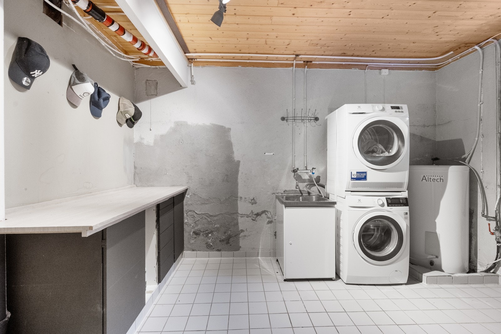 Romslig vaskerom i u.etg. - gulvvarme Galleribilde