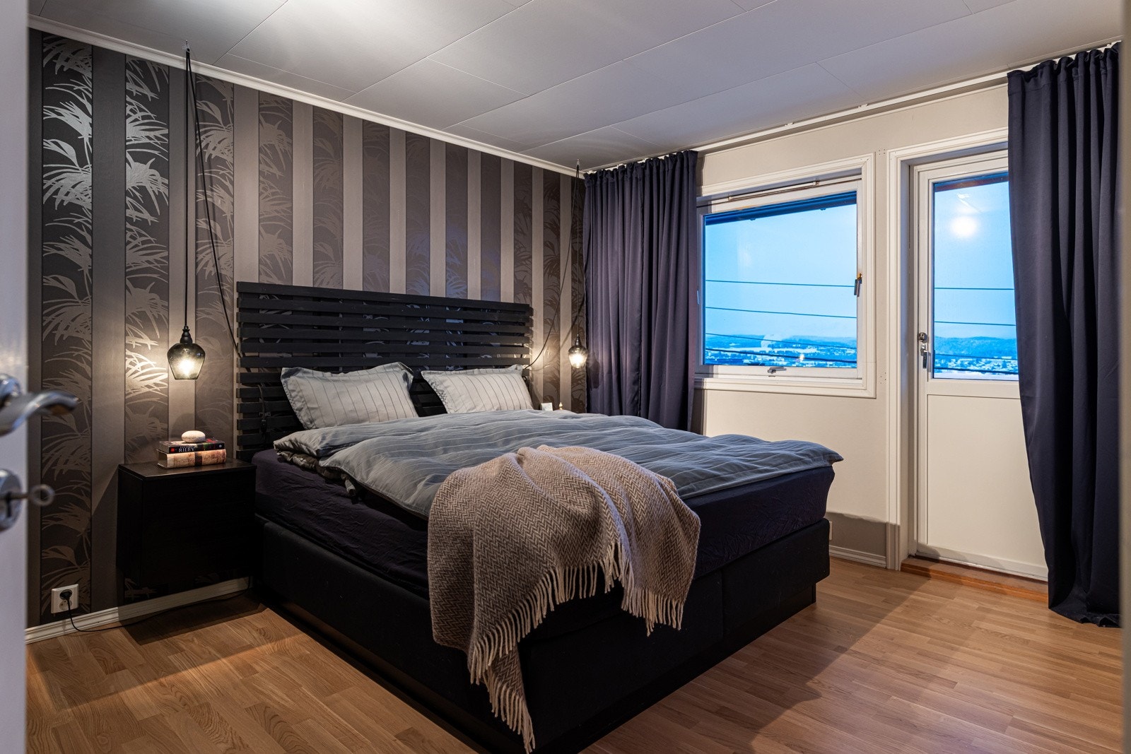 Hovedsoverom med utgang til egen balkong. Galleribilde