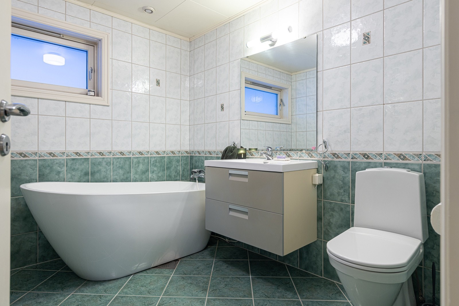 Flislagt baderom med varme i gulvet. Galleribilde