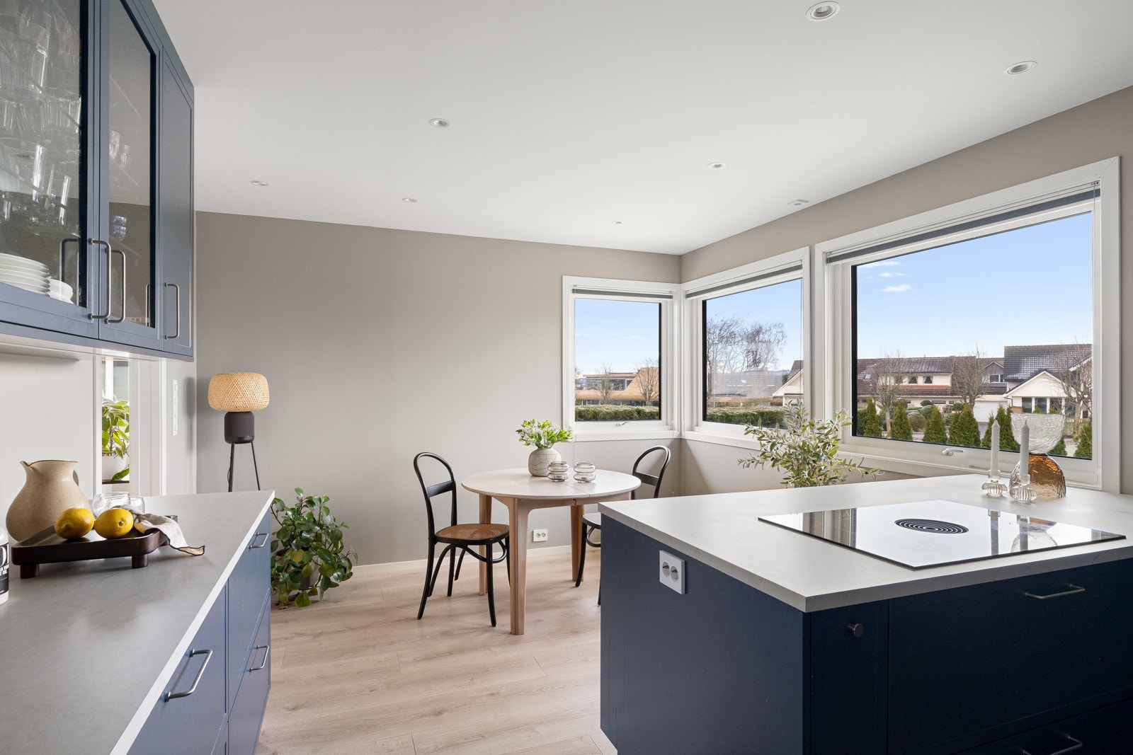 Kjøkkenet fremstår som et påkostet og moderne rom, oppgradert høsten 2023. Galleribilde