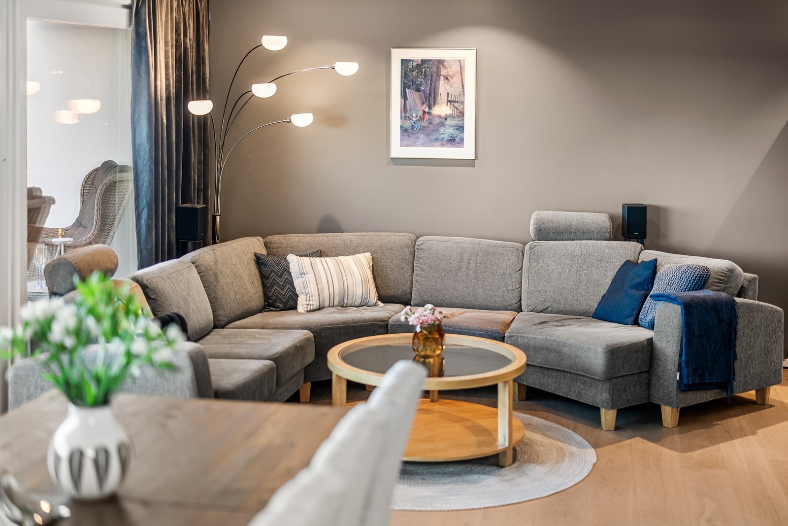 Sitteområdet i stuen er ideelt for avslapning med utsikt. Galleribilde