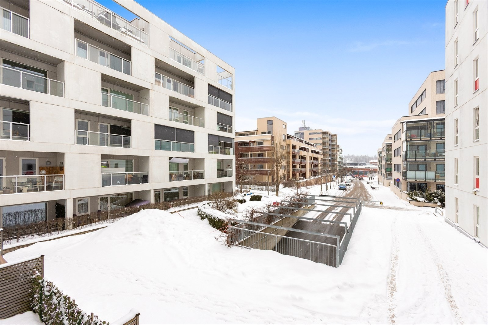 Utsikt over det rolige og etablerte nabolaget på Rolvsrud. Galleribilde