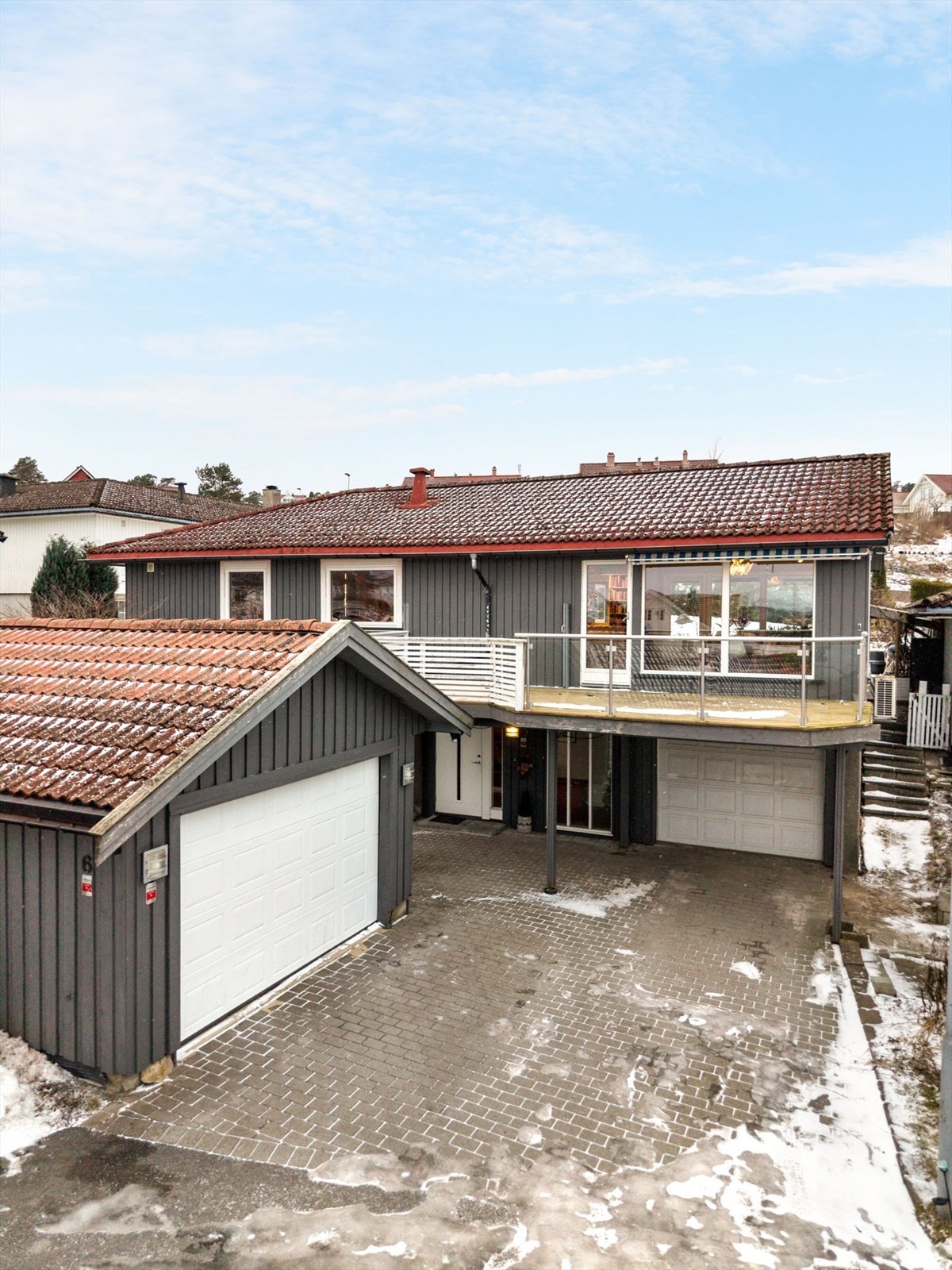 Boligen er velholdt og vesentlig oppgradert Galleribilde