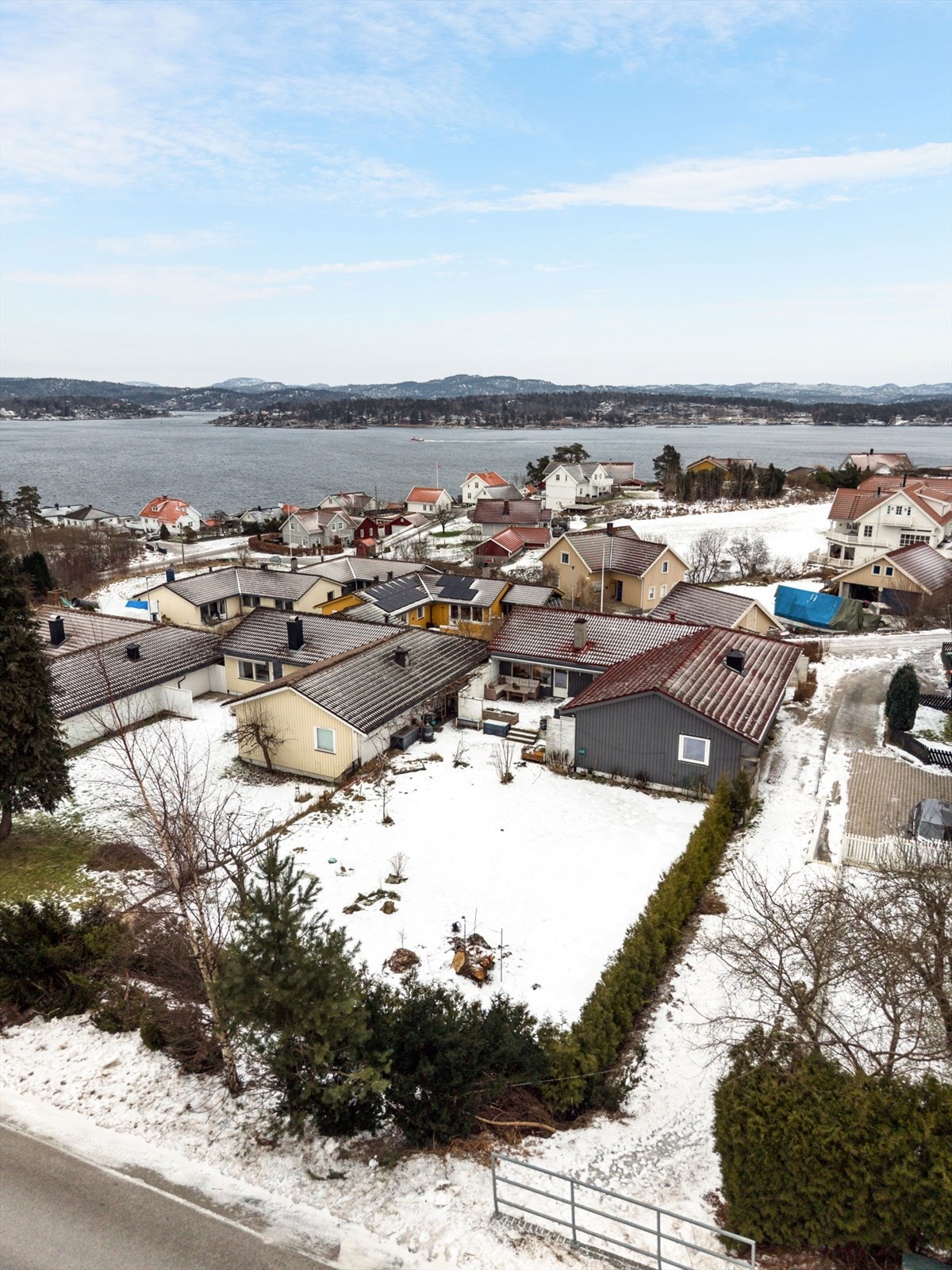 Barnevennlig område med kort avstand til fasiliteter som skoler, kjøpesentre, fritidsaktiviteter og skog og natur Galleribilde