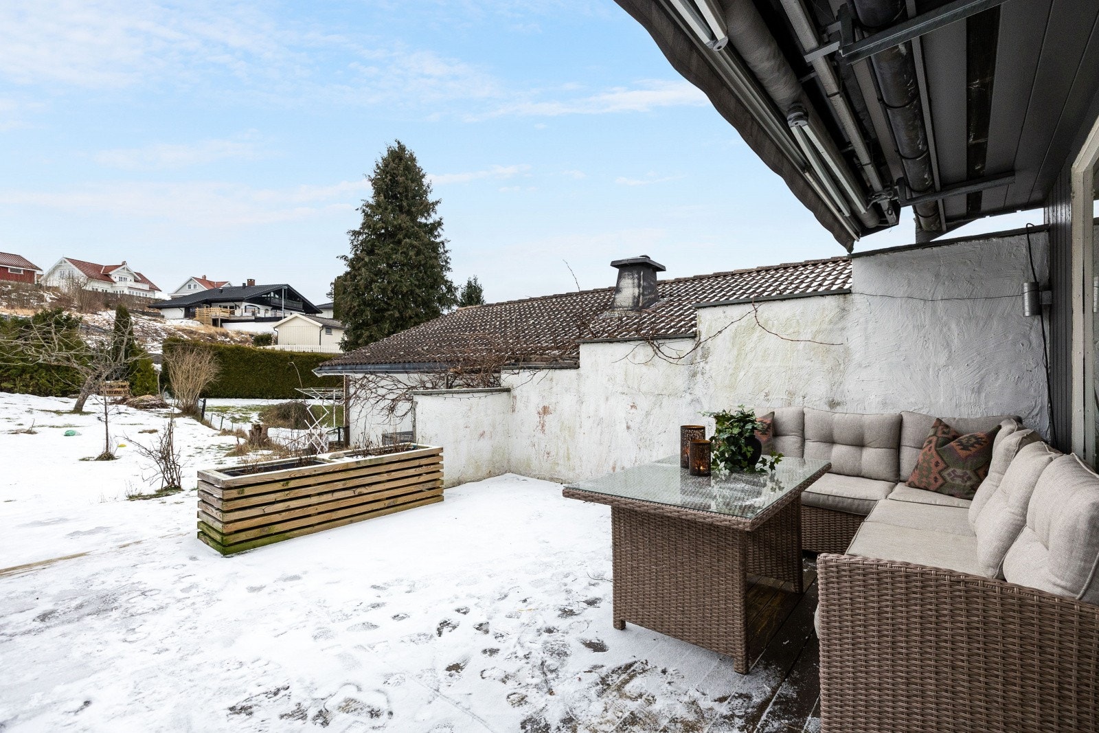 Svært romslig uteplass Galleribilde